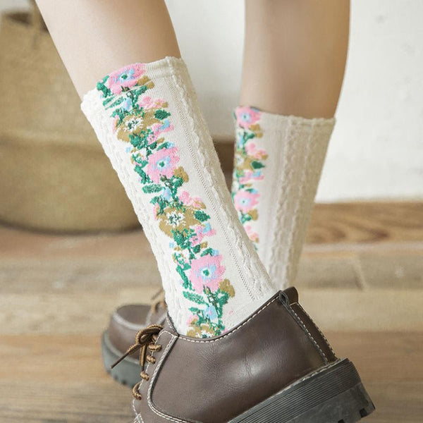 🧦🌸(5 pairs)Vintage Embroidered Floral Socks