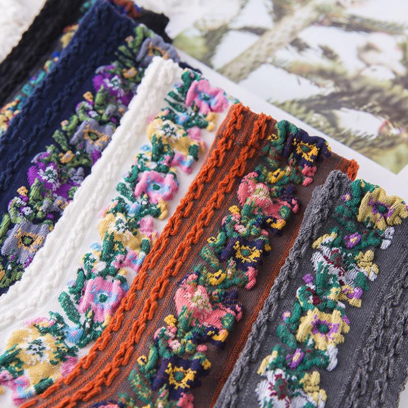 🧦🌸(5 pairs)Vintage Embroidered Floral Socks