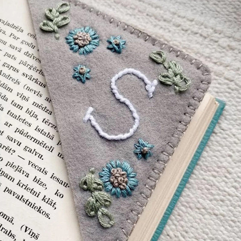 Best Gift🎁 Personalized Hand Embroidered Corner Bookmark