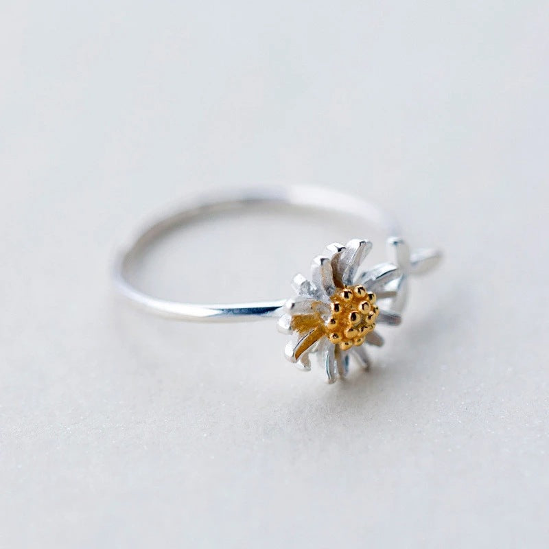 Blooming Daisy Flower Ring