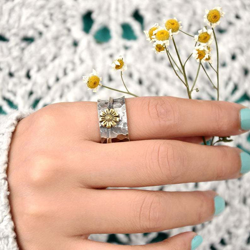 Daisy Flower Spinner Ring